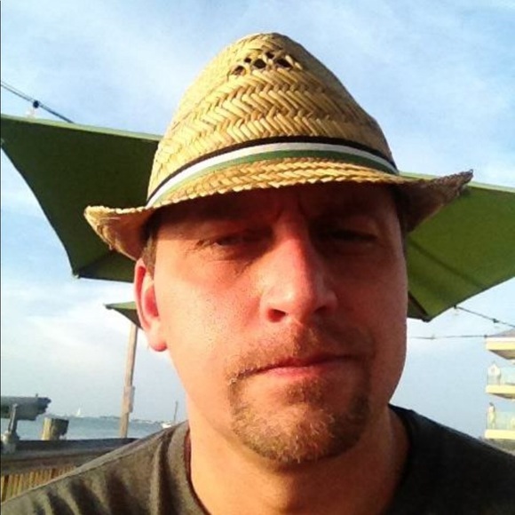 Meet your Posher, Emerson - Picture 6 of 8